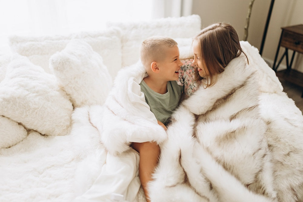 The Ultimate Guide to Fluffy Blankets: Styling, Choosing & Care