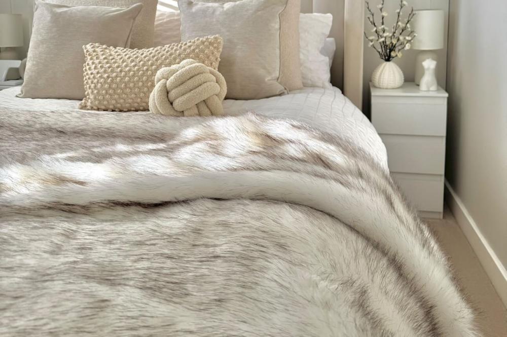 Stop Matting Forever: The Pro Secrets to Cleaning Your Luxury Faux Fur Throws