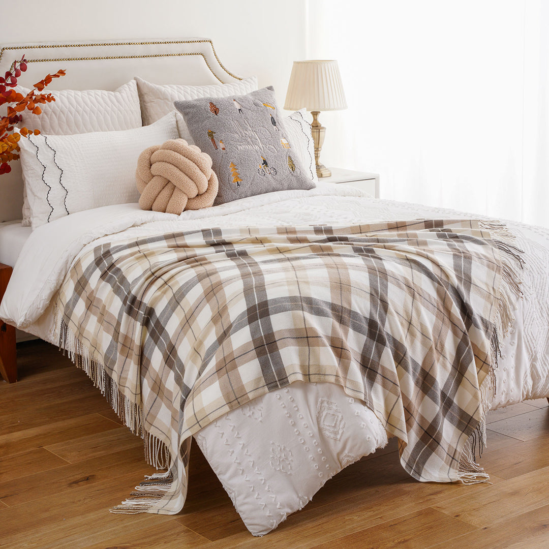 What Is the Difference Between a Fleece Blanket and a Throw Blanket?