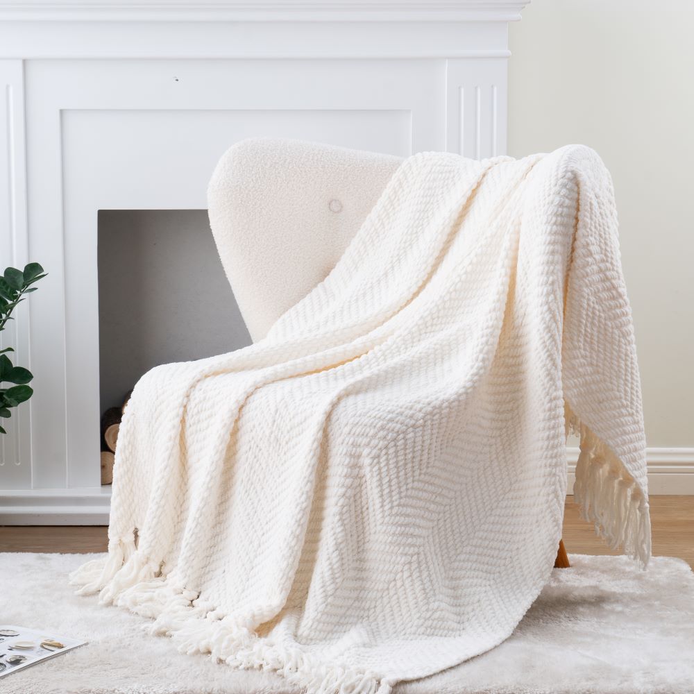 White Throw Blanket Beauty: A Minimalist's Guide to Cozy Minimalism