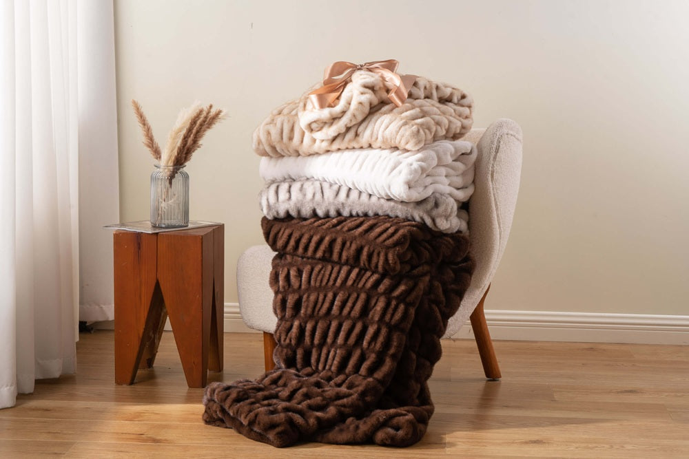 How to Fold Blankets: Simple Folding Techniques for Easy Storage