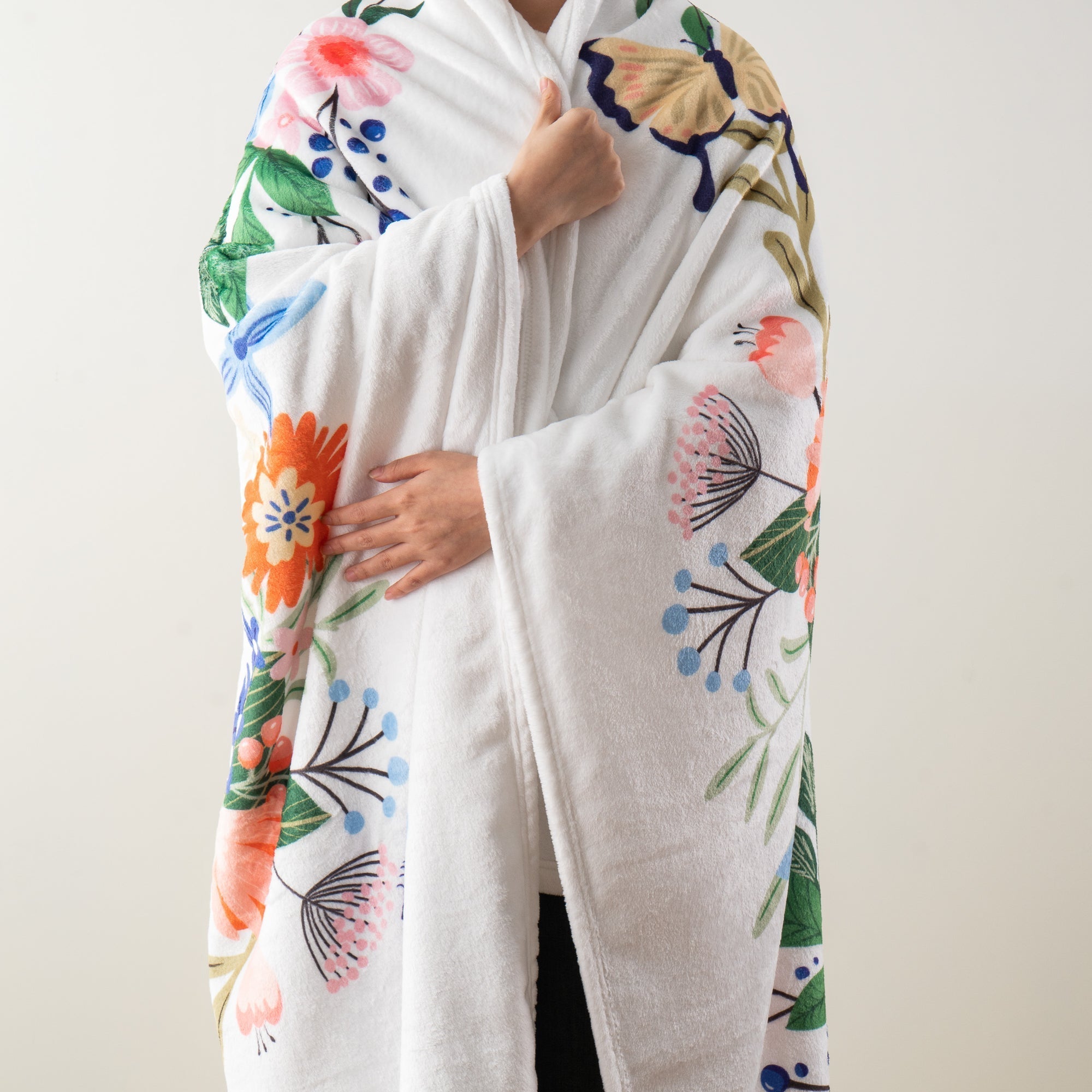 Can You Bring a Decorative Throw Blanket on an Airplane?
