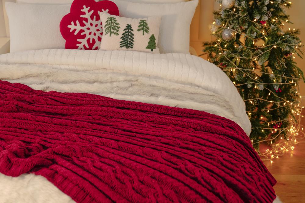 Lightweight vs. Chunky Cable Knit Blankets: Which Should You Choose?