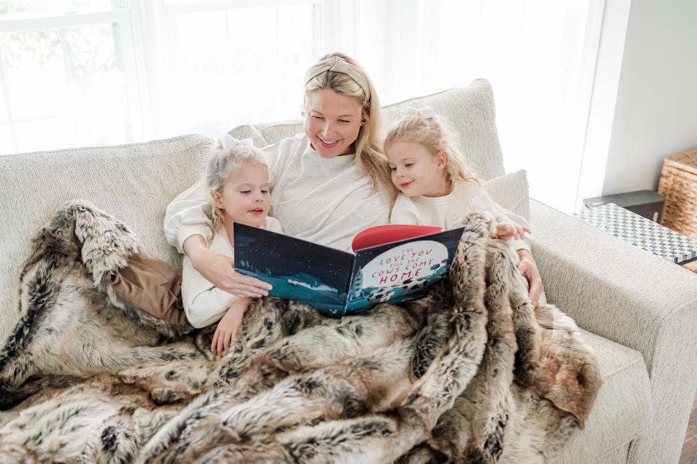 Why a Faux Fur Blanket Makes Every Corner Feel More Cozy?