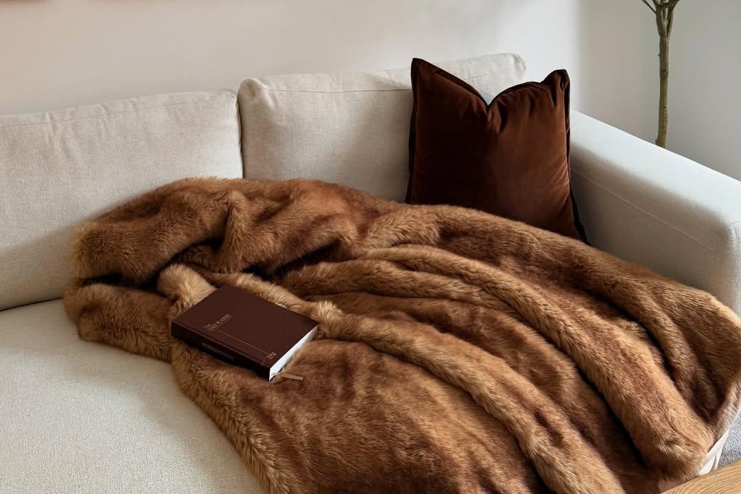 Style with Plush: 5 Ways a Plush Blanket Can Elevate Your Home Décor