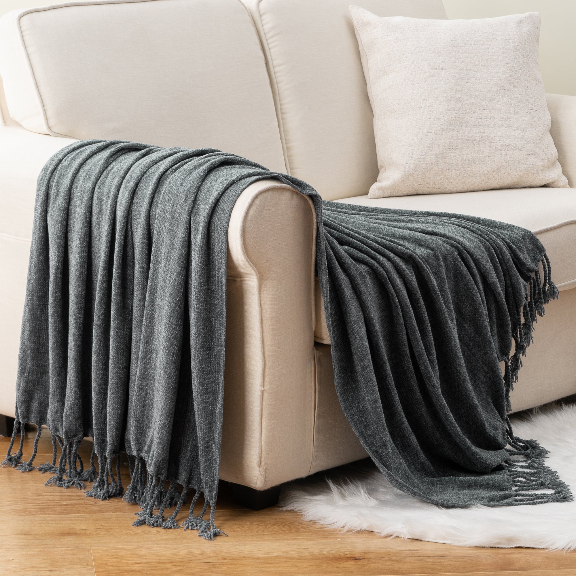 Decorative Fringe Velvety Throw